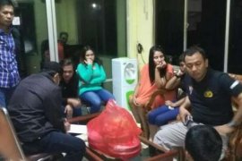 Polres Razia Tahan Dua Pelayan Kafe