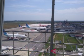 Mengapa tarif tiket pesawat Padang-Jakarta mahal ?