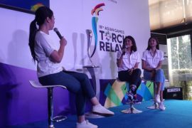 Dian Sastro-Mikha siap bawa obor Asian Games 2018