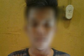 Anggota Sabhara Polda amankan pelaku judi online di warnet