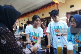 Puluhan Mahasiswa Asing Belajar Kerajinan Batik Melalui "SuraBali"