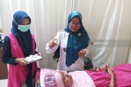 Dosen Unesa Buat Kosmetik dari Teknologi Nanogold