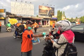 Guyuran Hujan Abu Vulkanik Gunung Agung Terasa Hingga Jember