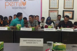 Rapat pleno rekapitulasi Pilgubsu di Labuhanbatu molor