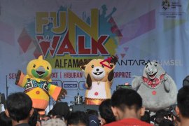 Maskot Asian Games  beraksi di Alfamart Funwalk Page 2 Small