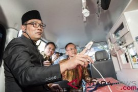 Bantuan ambulans mini ICU