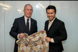 Bupati Emil Perkenalkan Batik Trenggalek di Forum Internasional