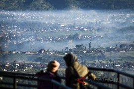 Suhu udara minimum Bandung Senin 15 derajat celsius