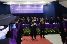Sebanyak 44 dokter hewan muda IPB diambil sumpahnya
