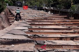 Jalan Sei Anyar Longsor