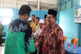 Video - Bupati hadiri Halal Bil Halal  PGRI dan pelepasan CJH