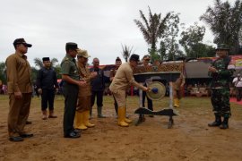 Membuka keterisoliran melalui TMMD 102, di Pasaman Barat