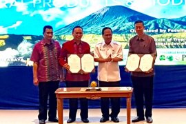 Menristekdikti Dorong Perguruan Tinggi Kembangan Riset Produk Biodiversitas