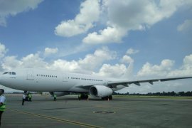 A hajj pilgrim dies after plane lands