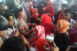 Massa AGK/YA desak KPU Malut gelar PSU