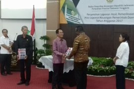 Cuaca dingin penjualan jaket bekas di Bandung meningkat