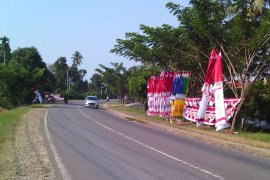 Mengais rezeki dari bendera merah putih