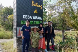 Desa wisata tenun solusi buka pasar