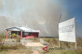 Lahan Kosong di Desa Gunung Raja Terbakar