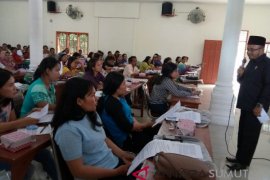 Kesbangpl sosialisasikan kerukunan lintas agama