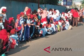 Ribuan anak sekolah Banjarbaru sambut kirab api
