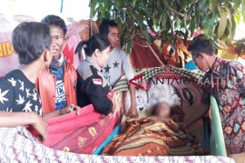 Benarkah jenazah sang pawang ular king kobra 'Rizki Ahmad' masih hidup? [VIDEO]