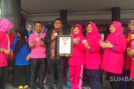 Sumbar pecahkan rekor MURI dengan sajian sala lauak terbanyak