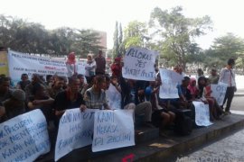 Ratusan ODGJ berunjuk rasa di Sukabumi