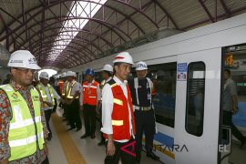 Presiden Tinjau Pengoperasian LRT Palembang Page 2 Small