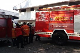 Gudang Kemasan Pabrik Farmasi di Surabaya Terbakar