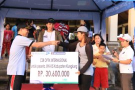 Bupati Nyoman Suwirta hadiri Senam Kolosal 18.8.18