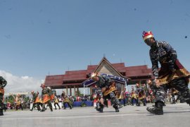 Tarian sinergitas TNI-Polri meriahkan HUT Bhayangkara