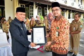 Tarmizi: rumah potong unggas Bangka terima sertifikat halal