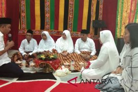 72 calhaj Tapteng ditepung tawari bupati