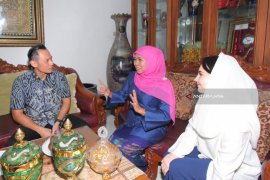 AHY Sampaikan Salam Hormat SBY untuk Khofifah-Emil