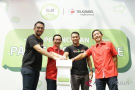 GO-JEK dan Telkomsel Luncurkan Paket Komunikasi Bagi Mitra di Seluruh Indonesia Page 1 Small