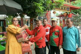 Pemko Tebing Tinggi serahkan bantuan sosial ke Amaliah dan Panti Jompo