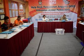 Bacaleg Mundur dan Perubahan Nomor Urut "Warnai" Perbaikan Berkas ke KPU Jember