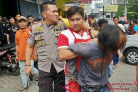 Dansat Brimob amankan pengguna "gorilla" setelah ditabrak