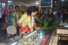 Sambut isteri Menteri Koperasi dan UKM