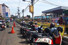 Parkir liar Jalan Pasar Kembang muncul  lagi