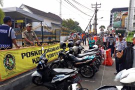 LKY:  adukan tarif parkir tidak wajar
