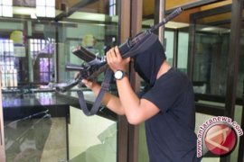 Perampok bersenjata api gasak toko pakaian, Rp140 juta dibawa lari