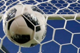 Libas Sunderland 5-0, Forest jauhi zona merah