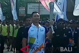 Asian Games Torch Relay Parade leaves Tampaksiring Palace