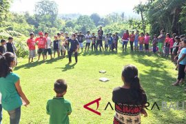 Wayan Artika, dosen Undiksha yang rintis Desa Literasi