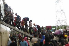 Seratusan pengungsi Kenyam meninggalkan Asmat menuju Timika