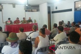 Warga protes PPDB SMAN 1 Negara