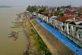 Perahu tak tergantikan untuk menyeberangi Batanghari
