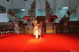 Seniman "bintang" Denpasar tampilkan "Tejaning Stri"